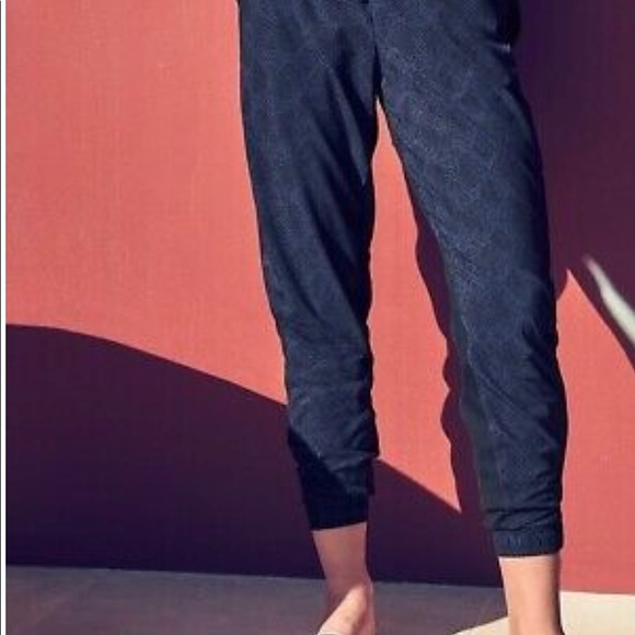 Athleta Pants - Athleta Printed Brooklyn Jogger Blue Python
NWOT‎